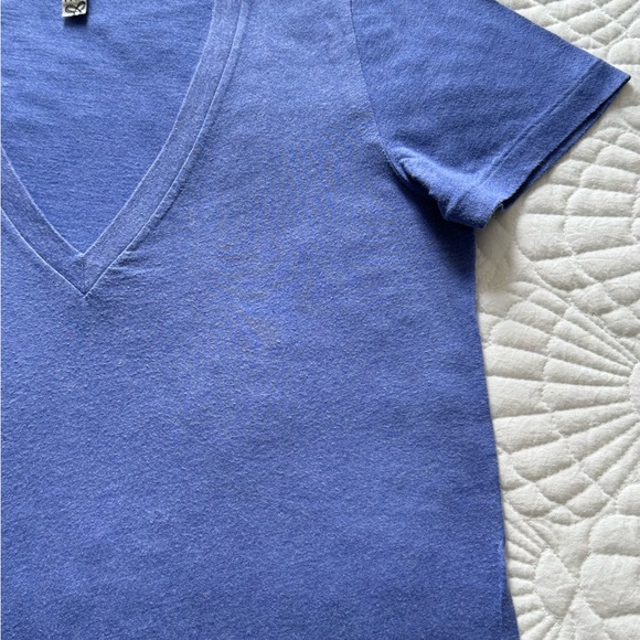 Aritzia | TNA Over-sized V-Neck TShirt- Size Small - Picture 4 of 10